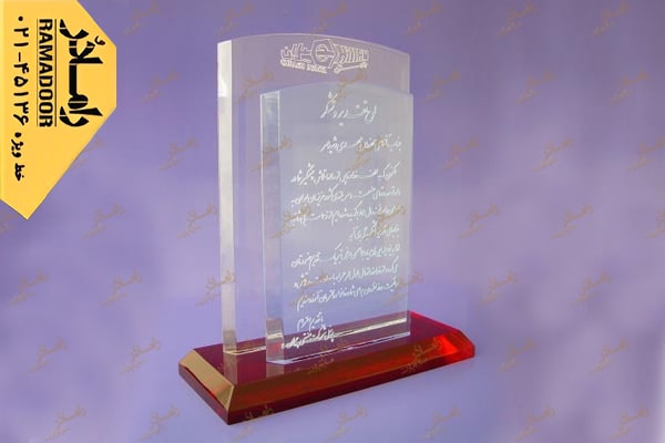 تندیس شیشه ای