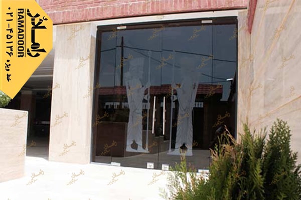 درب شیشه ای راه پله